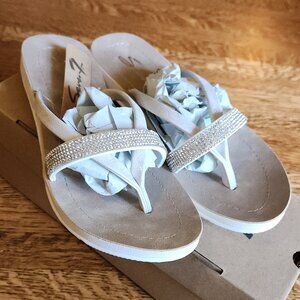 NIB Seven7 Bondi Blonde Faux Leather Embellished Sandal White Snake Metal Size 6